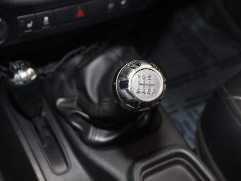 Used 2015 Jeep Wrangler Unlimited Sahara AWD/4WD image 7