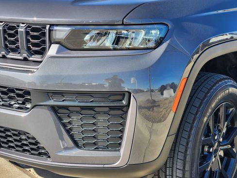 New 2026 Jeep Grand Cherokee L 2WD image 9