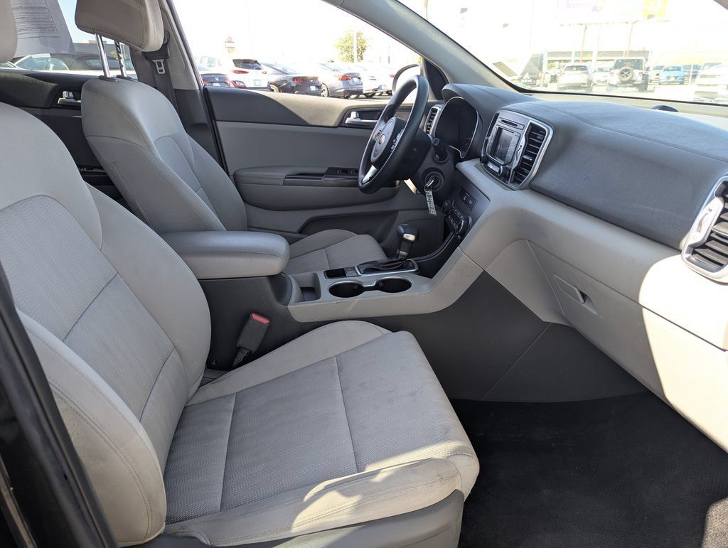 Used 2017 Kia Sportage LX FWD image 32