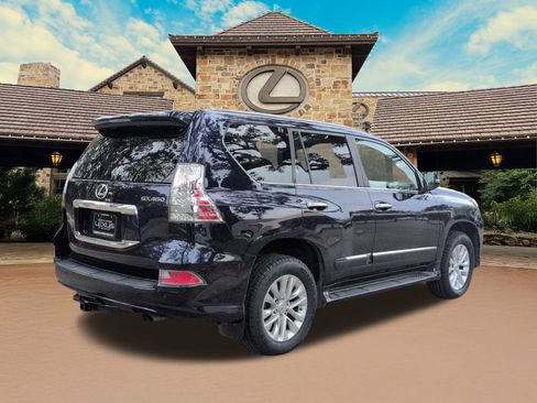 Used 2018 Lexus GX 460 image 2