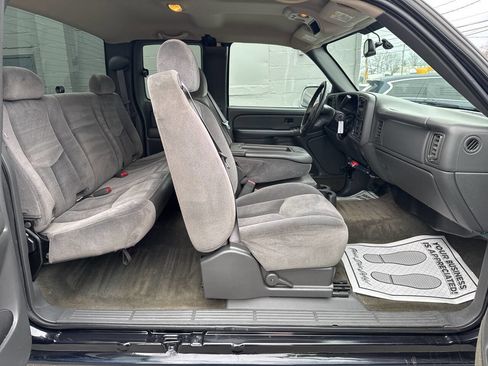 Used 2005 GMC Sierra 2500 SLE w/ Snow Plow Prep Package image 23