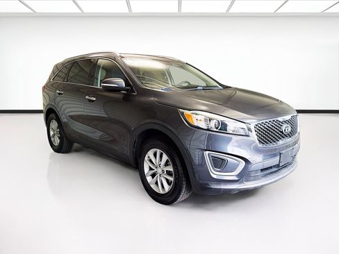 Used 2018 Kia Sorento FWD image 3