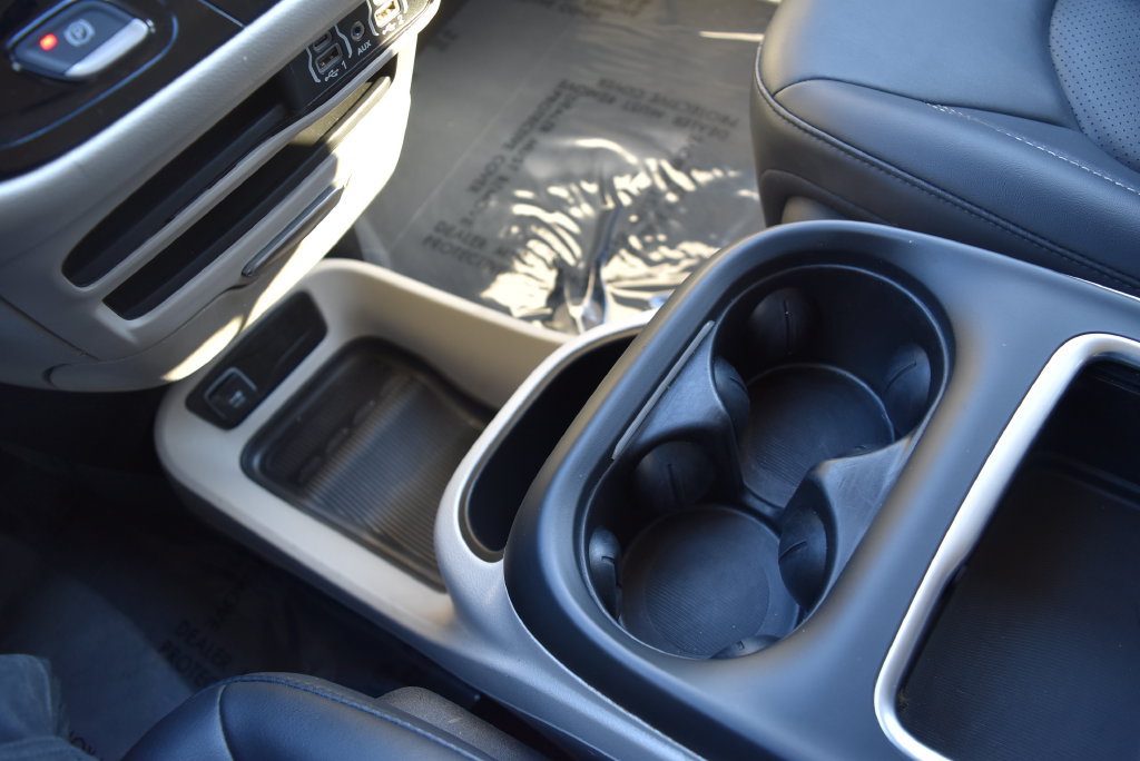 Used 2024 Chrysler Pacifica Touring-L FWD image 18