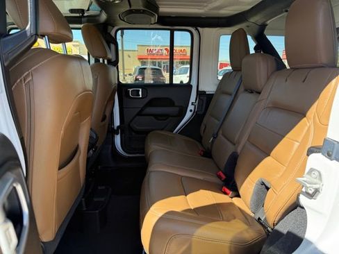 Used 2020 Jeep Wrangler Unlimited Sahara AWD/4WD image 17