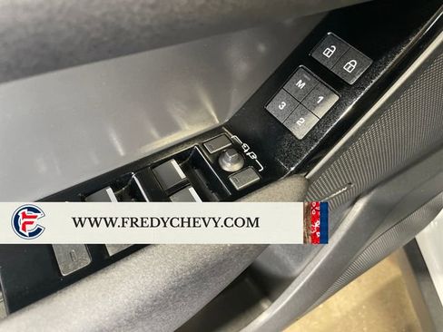 Used 2025 Land Rover Range Rover Velar Dynamic SE AWD/4WD image 11
