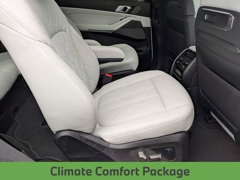 Used 2023 BMW X7 xDrive40i w/ Premium Package image 32