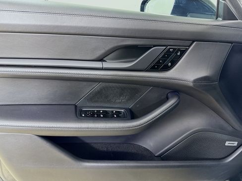 Used 2020 Porsche Taycan 4S w/ Premium Package image 18