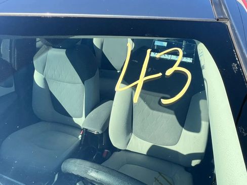 Used 2021 Toyota Corolla LE image 32