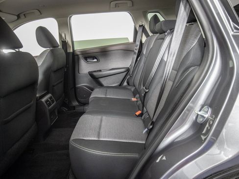 Used 2022 Nissan Rogue SV image 11