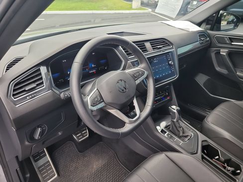 Used 2023 Volkswagen Tiguan SE R-Line FWD image 19