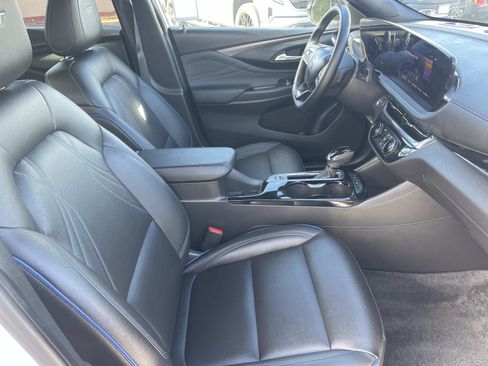 Used 2025 Buick Envista Sport Touring image 28