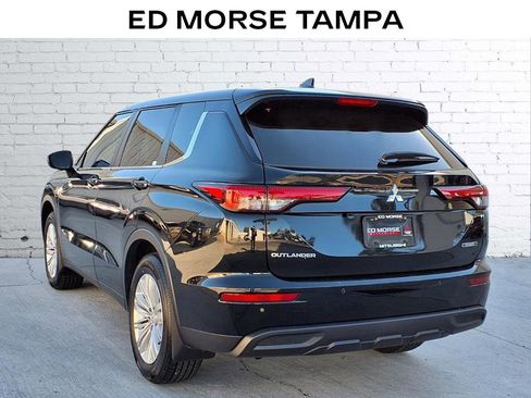 Used 2024 Mitsubishi Outlander ES image 3