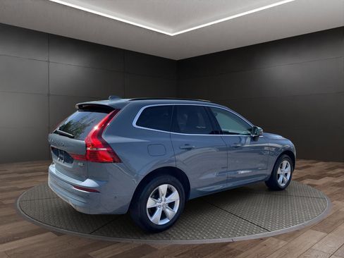 Used 2022 Volvo XC60 B5 Momentum AWD/4WD image 8