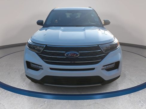 Used 2023 Ford Explorer XLT w/ Equipment Group 202A AWD/4WD image 2