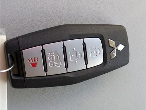 New 2025 Mitsubishi Outlander SEL image 36