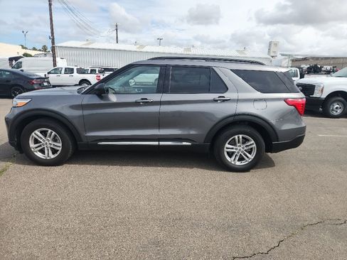 Used 2023 Ford Explorer XLT w/ Equipment Group 202A RWD image 9