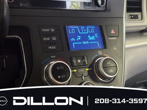 Used 2018 Toyota Sienna LE FWD image 21