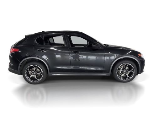 Used 2024 Alfa Romeo Stelvio Ti image 8