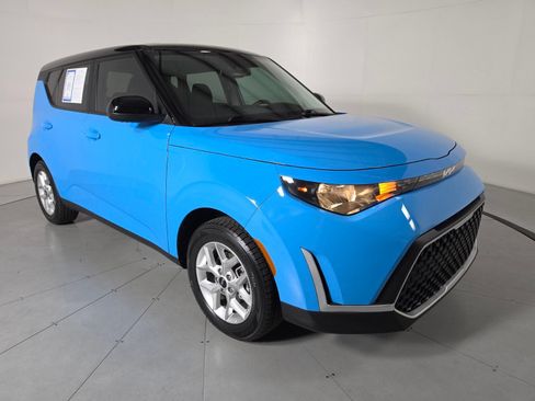 Used 2025 Kia Soul S FWD image 7