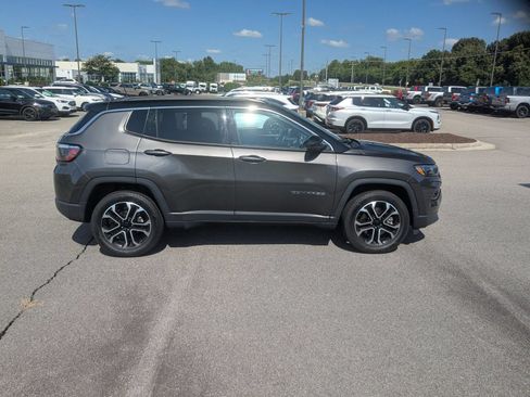 Used 2024 Jeep Compass Limited AWD/4WD image 2