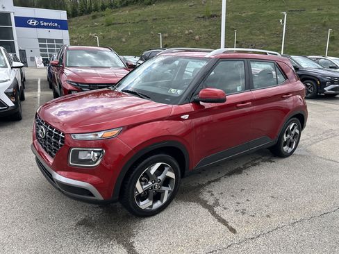 Used 2025 Hyundai Venue SEL FWD image 18