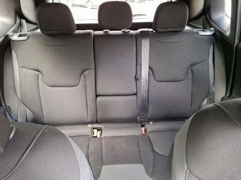 Used 2019 Jeep Renegade Altitude w/ Quick Order Package 2XM image 19