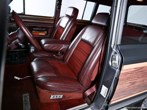 Used 1991 Jeep Grand Wagoneer image 24