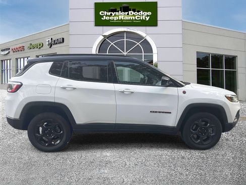 Used 2024 Jeep Compass Trailhawk image 5