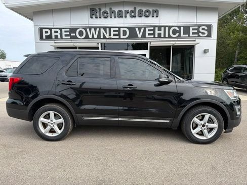Used 2016 Ford Explorer XLT AWD/4WD image 2