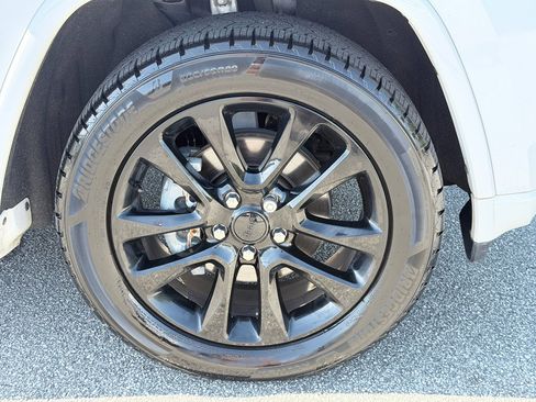 Used 2020 Jeep Grand Cherokee Altitude RWD image 34