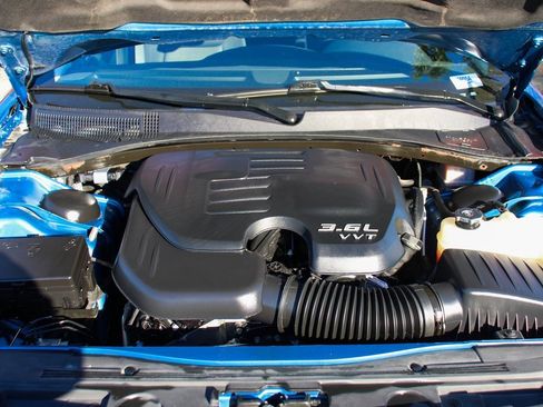 Used 2023 Chrysler 300 Touring w/ Sport Appearance Package image 11