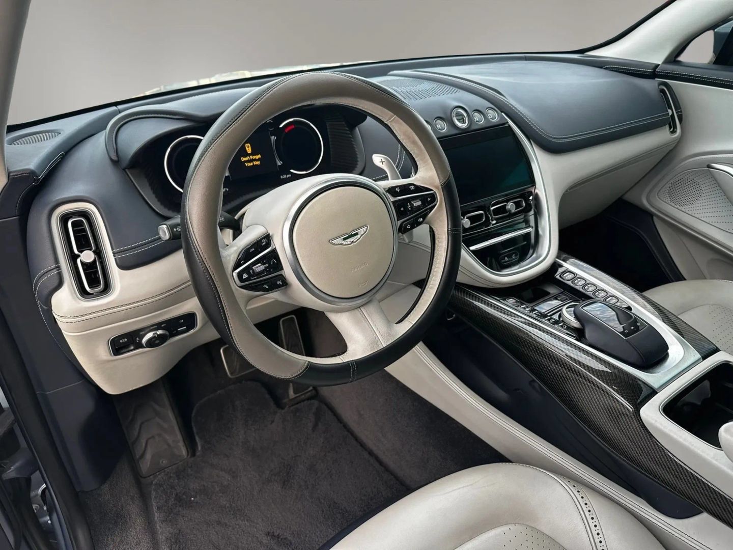 Used 2021 Aston Martin DBX AWD/4WD image 10