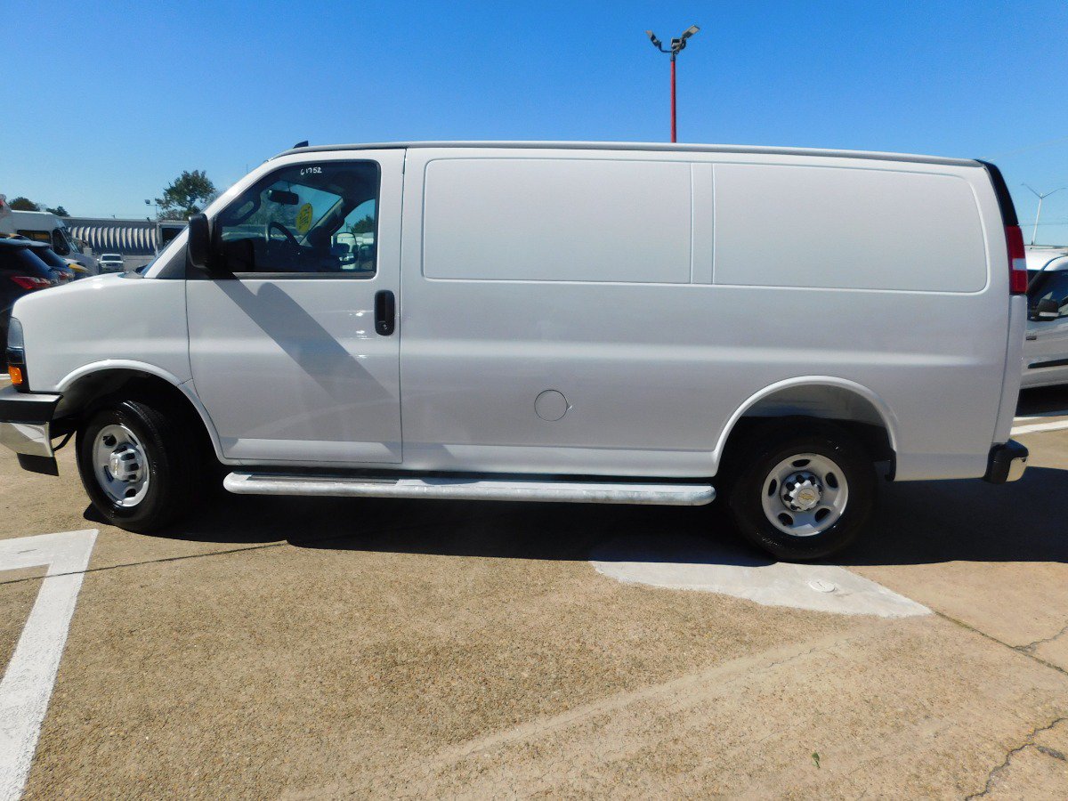Used 2025 Chevrolet Express 2500 w/ Driver Convenience Package RWD image 4