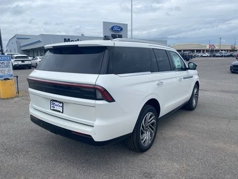 New 2025 Lincoln Navigator Reserve AWD/4WD image 6