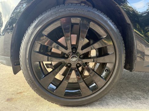 Used 2024 Land Rover Range Rover Sport SE AWD/4WD image 12