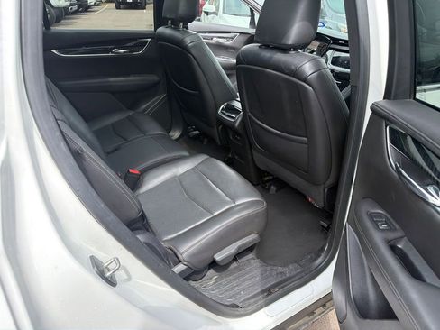 Used 2021 Cadillac XT6 Premium Luxury image 11