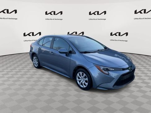 Used 2022 Toyota Corolla LE image 2