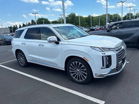 Used 2023 Hyundai Palisade Calligraphy w/ Winter Package AWD/4WD image 3