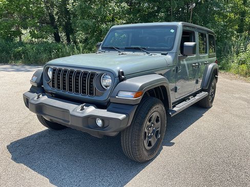 Used 2026 Jeep Wrangler Unlimited Sport AWD/4WD image 3