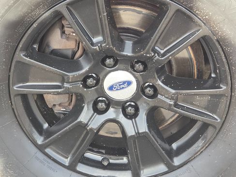 Used 2016 Ford F150 XLT w/ Equipment Group 302A Luxury image 9