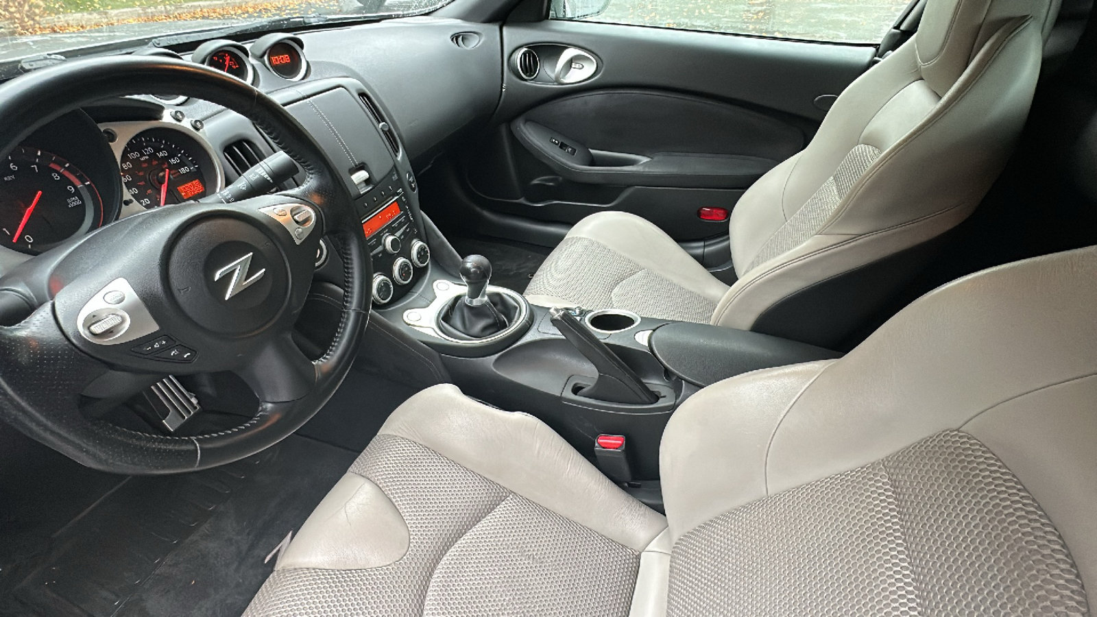 Used 2010 Nissan 370Z Touring RWD image 20