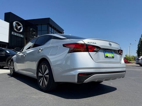 Used 2022 Nissan Altima 2.5 SV FWD image 7