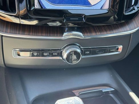 Used 2024 Volvo XC60 T8 Ultimate w/ Protection Package Premier AWD/4WD image 30