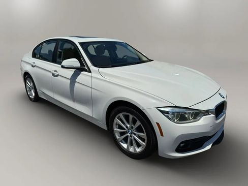 Used 2018 BMW 320i xDrive Sedan AWD/4WD image 4