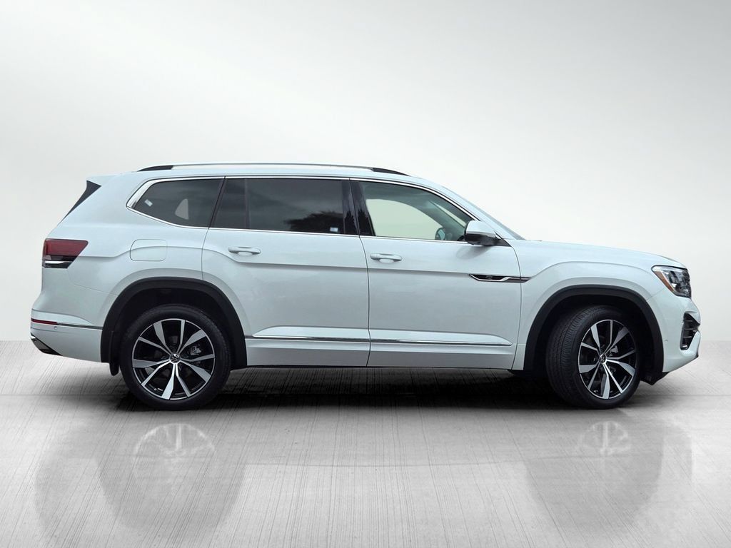 Used 2024 Volkswagen Atlas SEL Premium R-Line AWD/4WD image 4