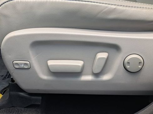 Used 2018 Toyota Highlander XLE AWD/4WD image 22