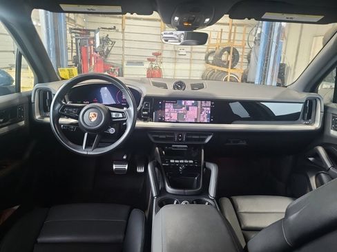 Used 2024 Porsche Cayenne S AWD/4WD image 9