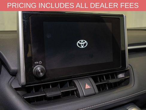 Used 2025 Toyota RAV4 XLE AWD/4WD image 12