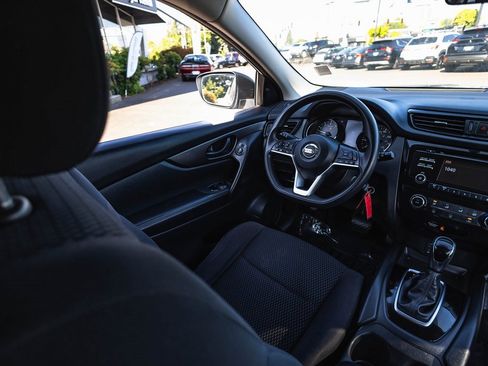 Used 2018 Nissan Rogue Sport S image 18