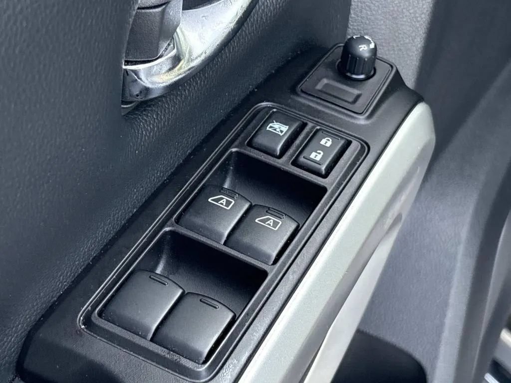 Used 2019 Nissan Titan PRO-4X w/ Pro-4x Convenience Package AWD/4WD image 28